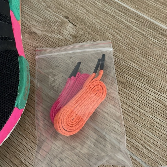 Women’s Adidas NMD R1 Core Black/Core Black/Shock Pink - 5.5 - Picture 11 of 11